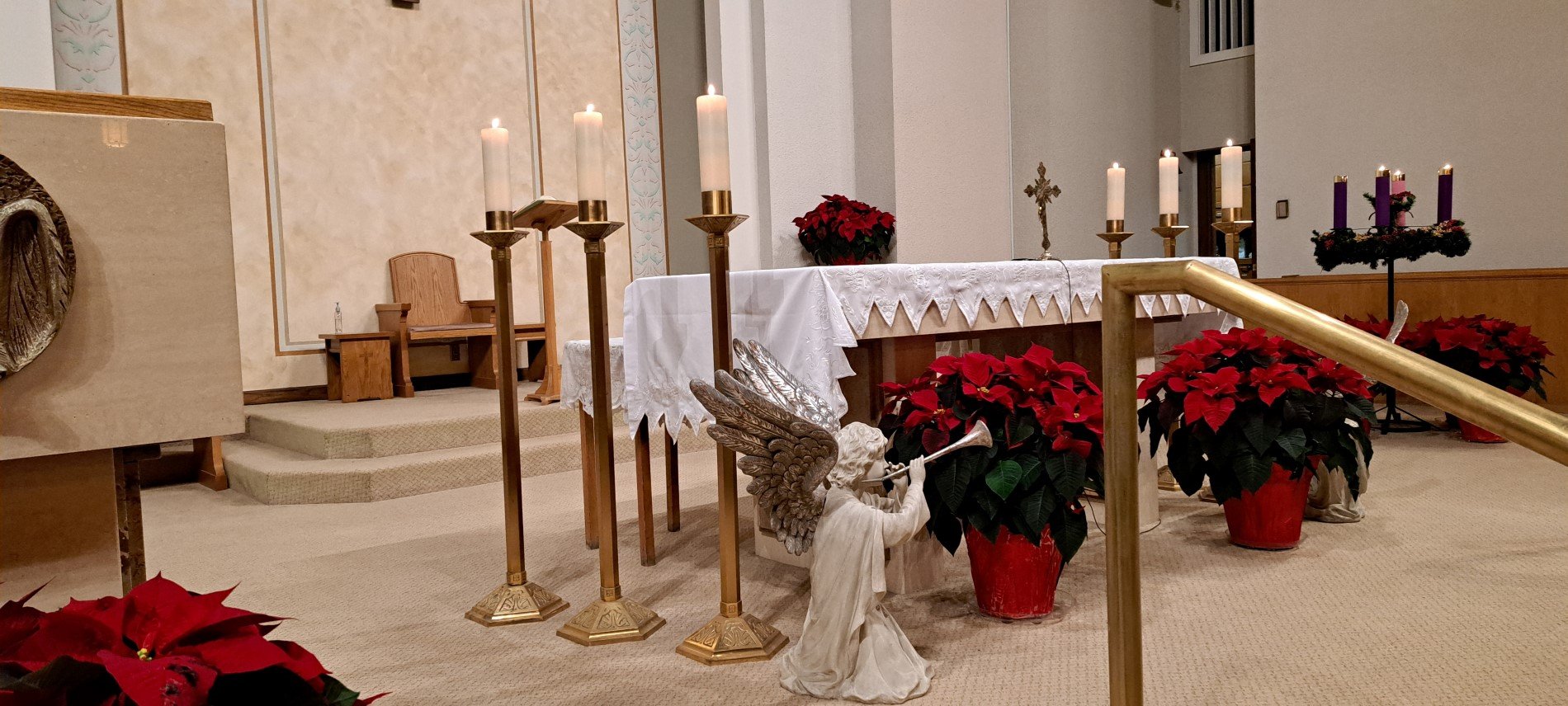 Picture of altar with 3 lit advent candles