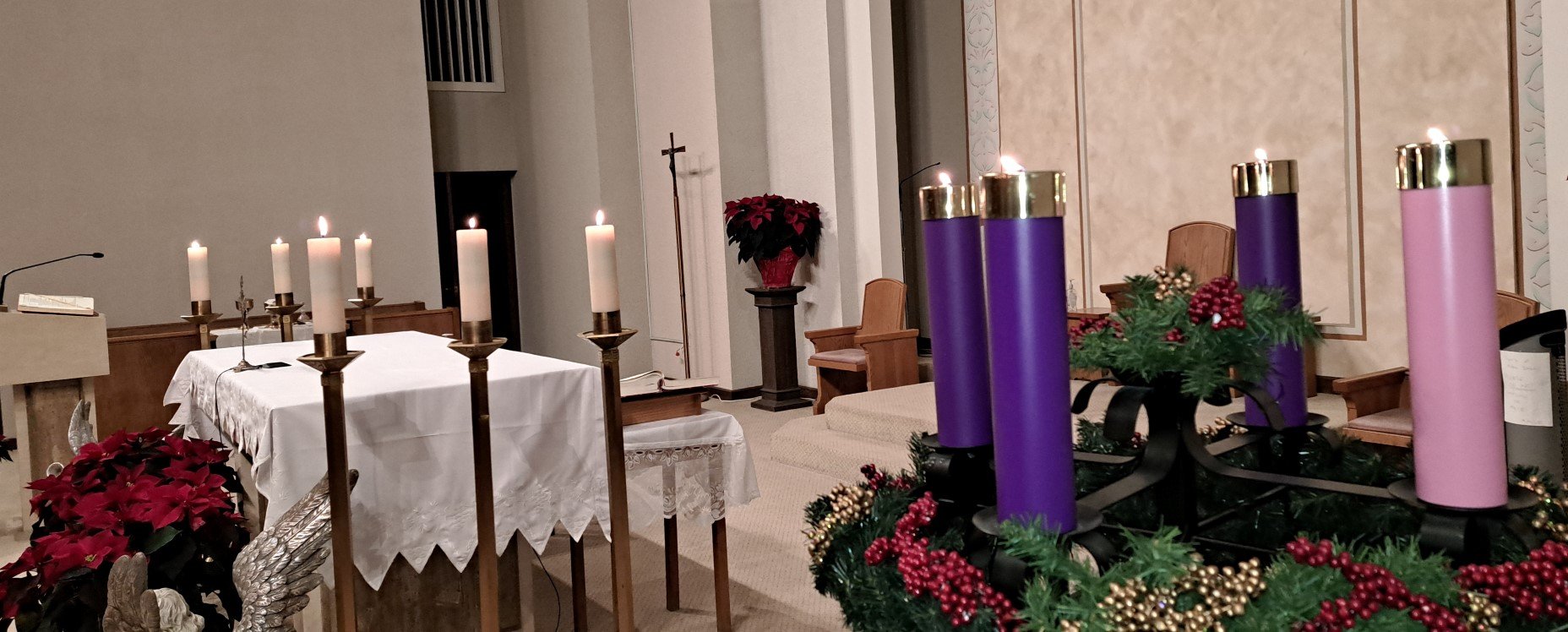 Picture of altar with 4 lit Advent candles