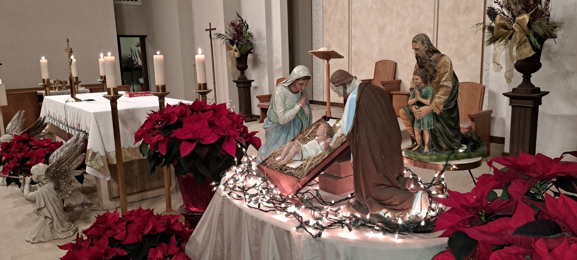 Picture of altar with Nativity on right side
