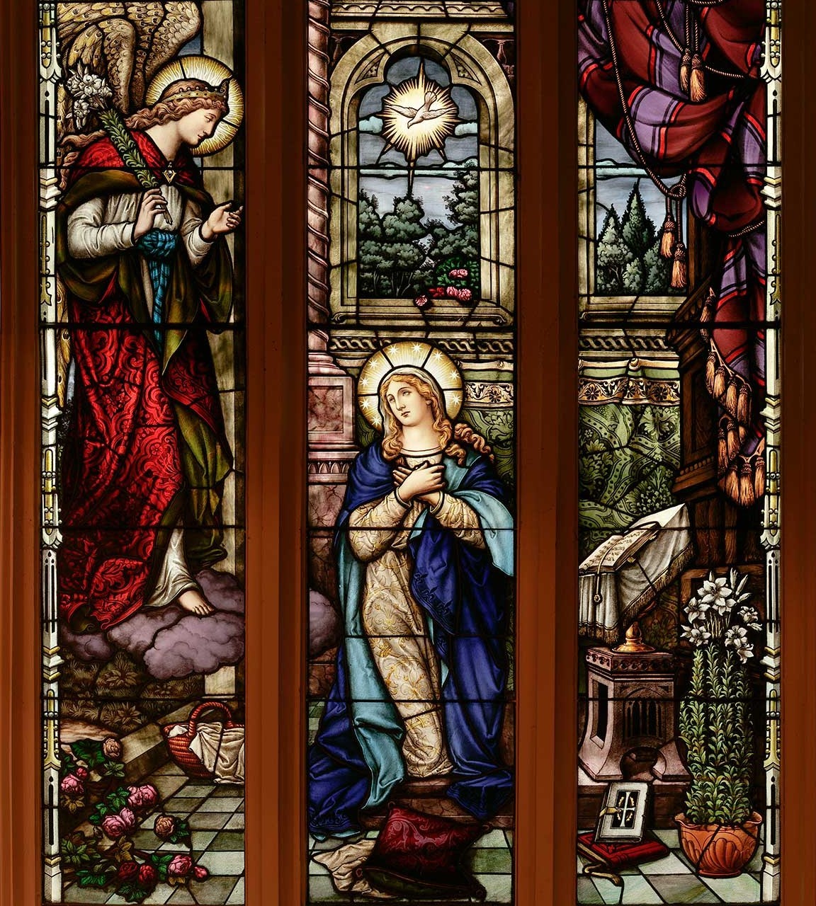 Stained glass of the Annunciation