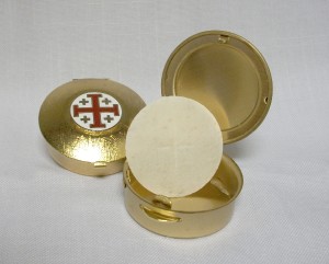 Photo of a pyx with Eucharist